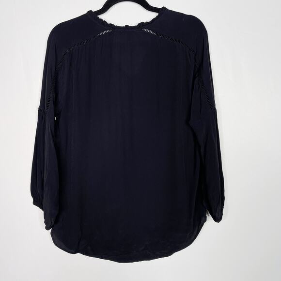 Ann Taylor Medium M Black Floral Embroidered 3/4 Sleeve Blouse V Neck Top - Picture 2 of 9